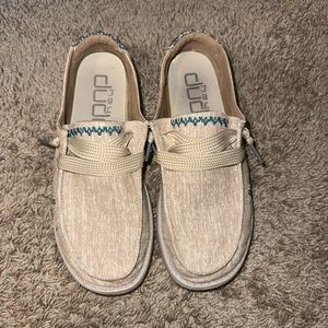 Women’s size 8 Hey Dudes